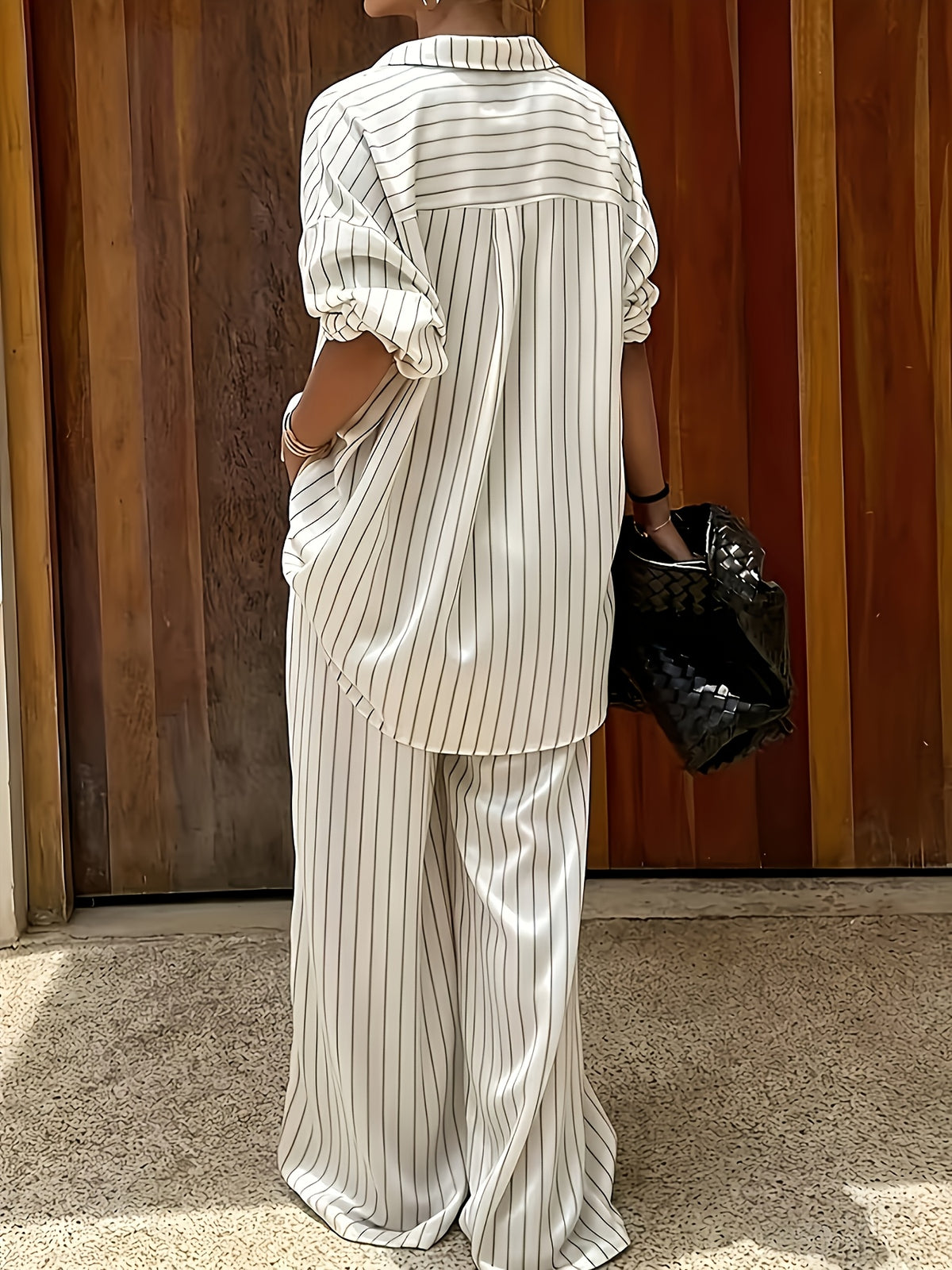 Striped Loose-fit Set with a Draped Feel, Creating a Casual and Laid-back Vibe. The Relaxed Silhouette and Striped Pattern Offer a Sophisticated Texture, Perfect for a Relaxed yet Refined Mature-casual Style. Suitable for Light Social Occasions Such - White
