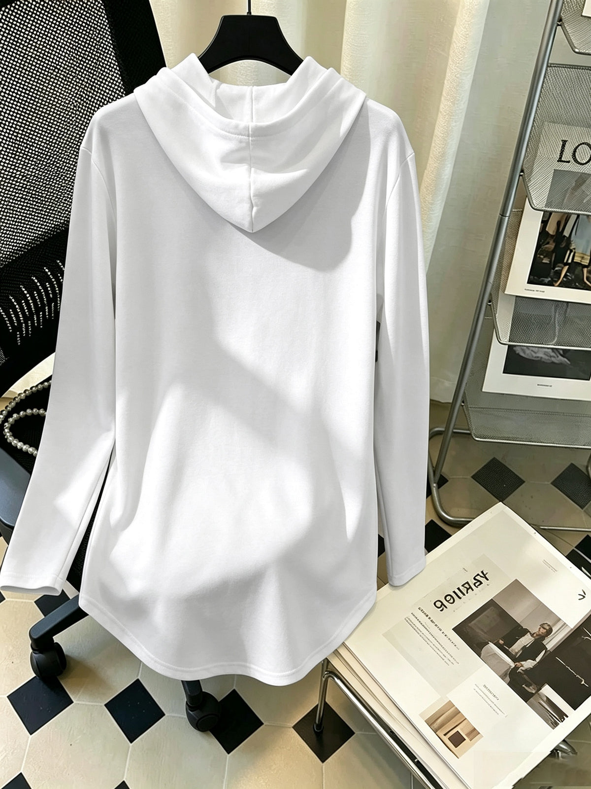Women's Mid-Length Hooded Sweatshirt, Loose Fit, Hip-Covering, Heart Print, Drawstring Pullover Top - White