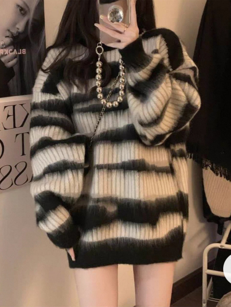 New Autumn And Winter Women'S Clothing from Europe And America Features a Relaxed Style with a High-End Feel, a Mid-Length Color-Blocked Pullover Sweater Coat - Black