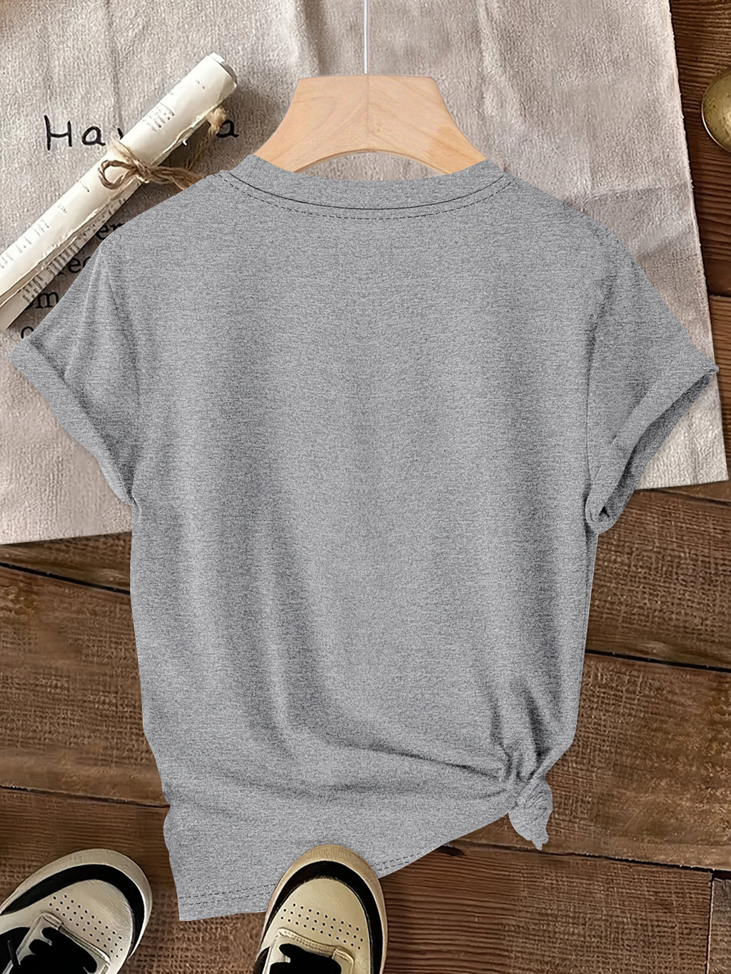 Disney Minnie with a Smile on Her Cheek Printed Fashion Women'S Round Neck Casual T-Shirt, Comfortable Fabric Short Sleeved, Round Neck Women'S T-Shirt, Worn in Spring And Summer - Light Grey