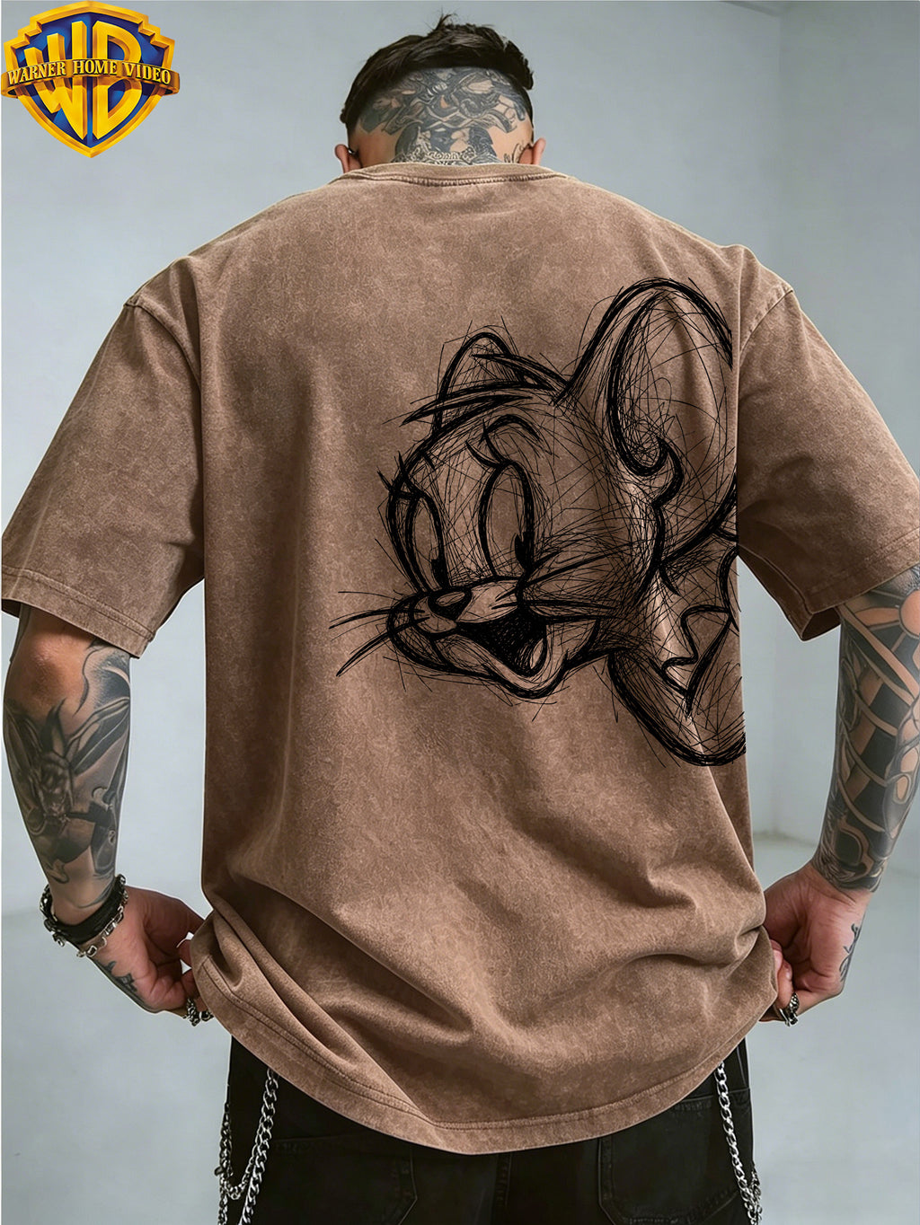 [Warner Bros] Official Authorization, Men's Short Sleeved Fun Cartoon Print Design, American Retro Washed Distressed T-shirt, Outdoor Sports and Leisure Clothing, Daily Commuting, Machine Washable - Coffee Brown