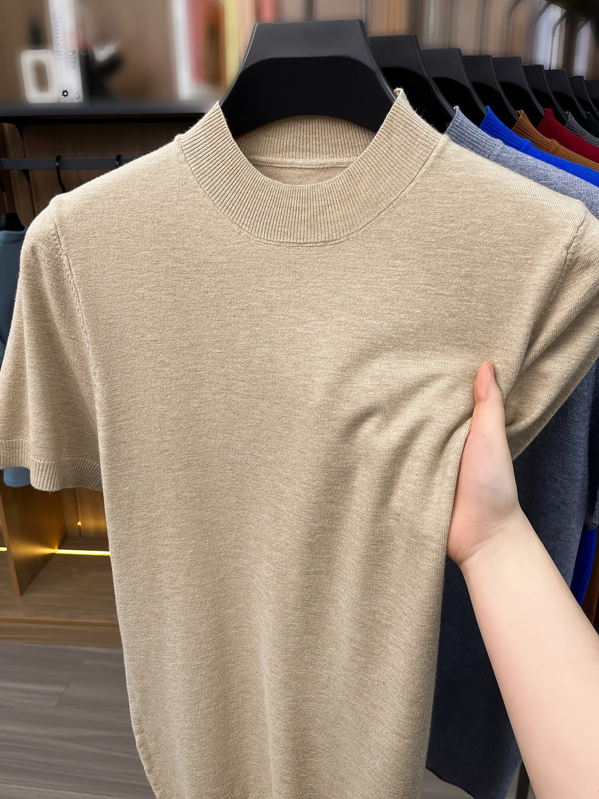 [Wading Whale OBM] 1pc Spring Summer New Men'S Knit Pullover Sweater, Old Money Style Textured Solid Color Short Sleeve T-Shirt, Casual Fashion Thin Breathable Ribbed Pullover Sweater Base Layer Top, Suitable for Spring And Summer Wear - Apricot