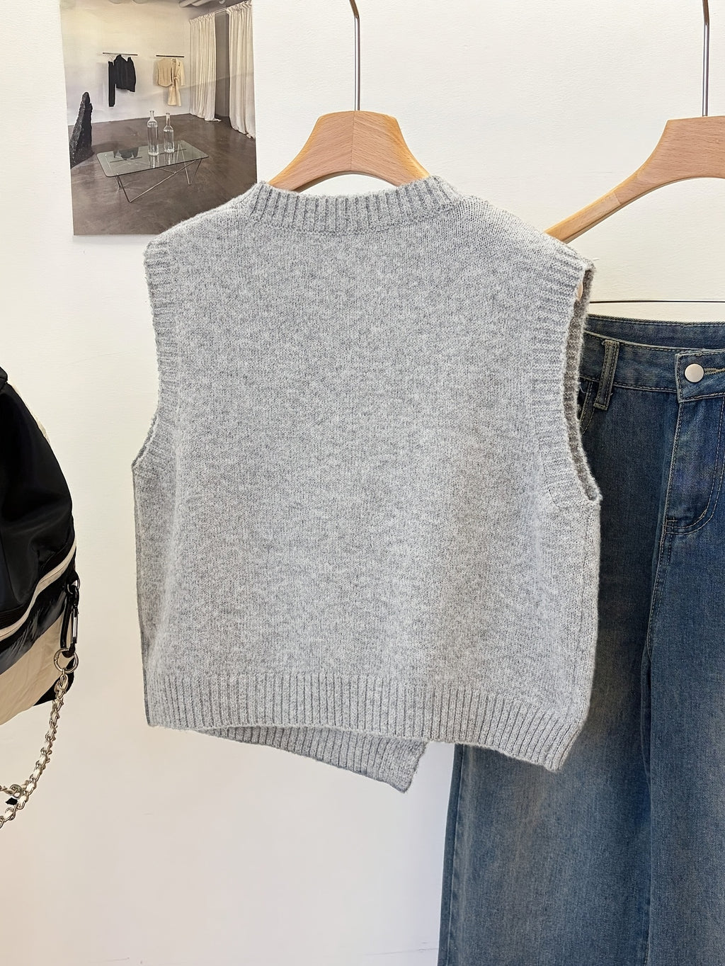 New Fashion Women'S Fresh Solid Color Short Round Neck Asymmetrical Button Accessory Design Fashion Sleeveless Beautiful Sweater Vest, Multi-Functional Vest, Suitable for Daily Commute, Home Comfort, Summer Nights, Parties And Gatherings - Grey