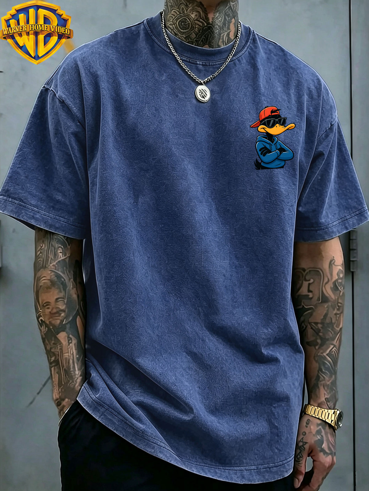 [Warner Bros] Official Authorization, Men'S Short Sleeve Le Yi Tong Da Fei Duck Sunglasses Printed Design, American Retro Washed Distressed T-Shirt, Outdoor Sports And Leisure Clothing, Daily Commuting, Machine Washable - Royal Blue