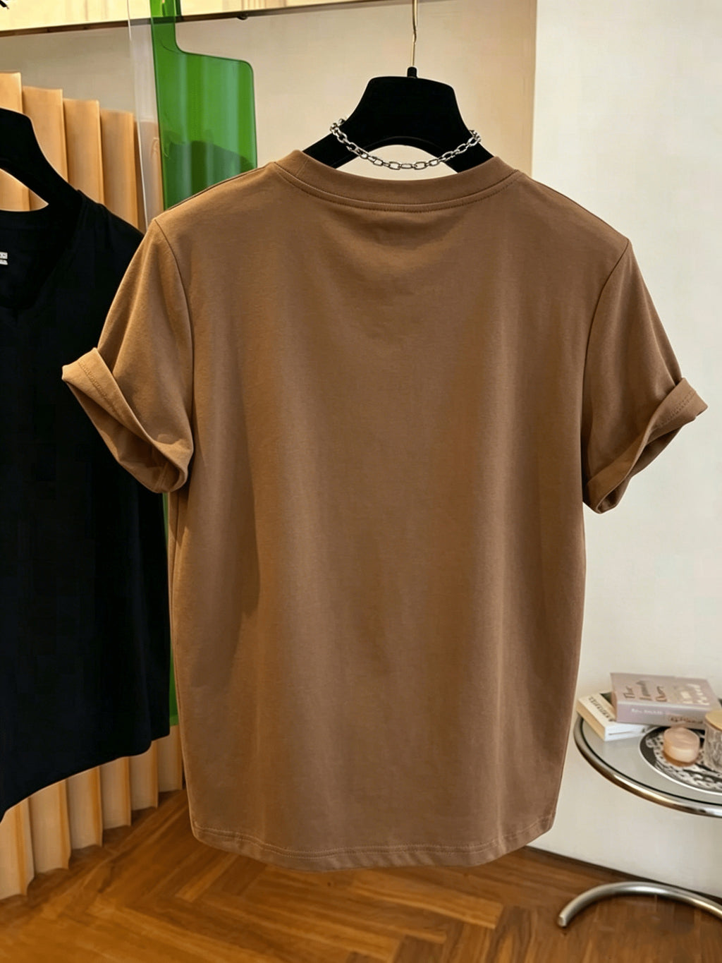 V-Neck Short-Sleeve T-Shirt with GK Letter & Striped Print - Casual Basic Top, Non- Opaque Shirt Suitable for Spring Summer Wardrobe, Machine Washable Casual Attire for Office, Layering & Transitional Outfits - Coffee Brown