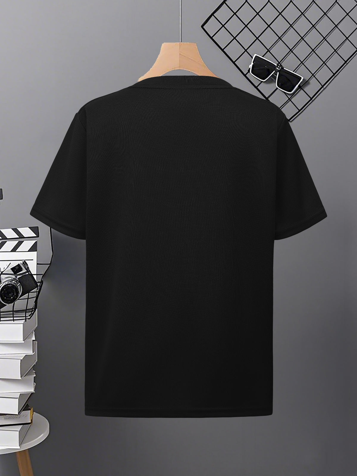 Men's Breathable Crew Neck Short Sleeve T-Shirt with Moon & Water Reflection Print - Minimalist Suitable for - Casual Wear, Machine Washable Basic Tee for Daily Commute, Outdoor Travel, and -Casual Outfits - Black
