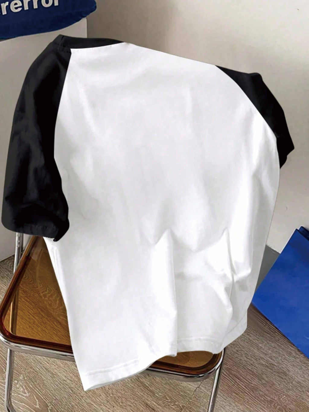 Y2K Retro Raglan Sleeve T-Shirt with Black Cat Graphic Print - Black & White Contrast Design, Breathable Summer Tee for Women, Machine Washable Casual Top, Casual Attire | Durable Fabric - Mixed colors
