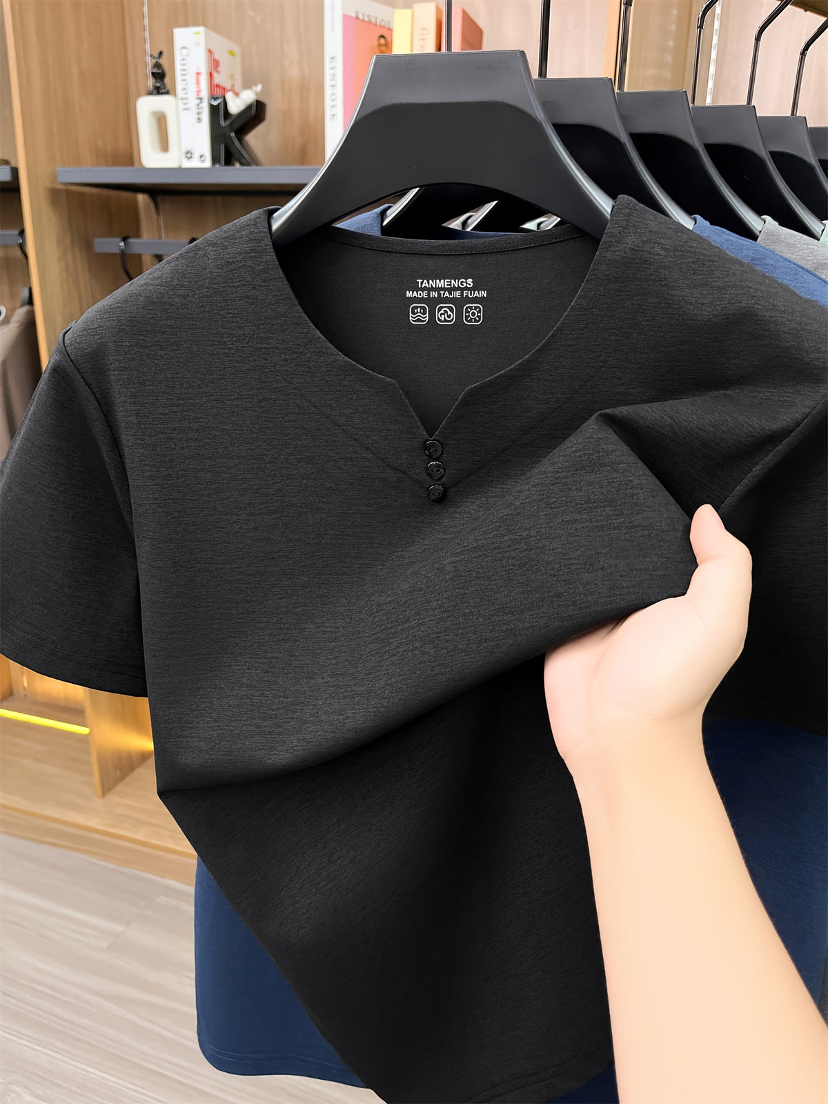 [Qiaoximei OBM] Collarless Men'S Top, Summer New Men'S Collarless Henley Shirt, Fake Button Decoration, Men'S Easy Wear, Suitable for Casual Outings And All-Match Style, Men'S Gift - Black