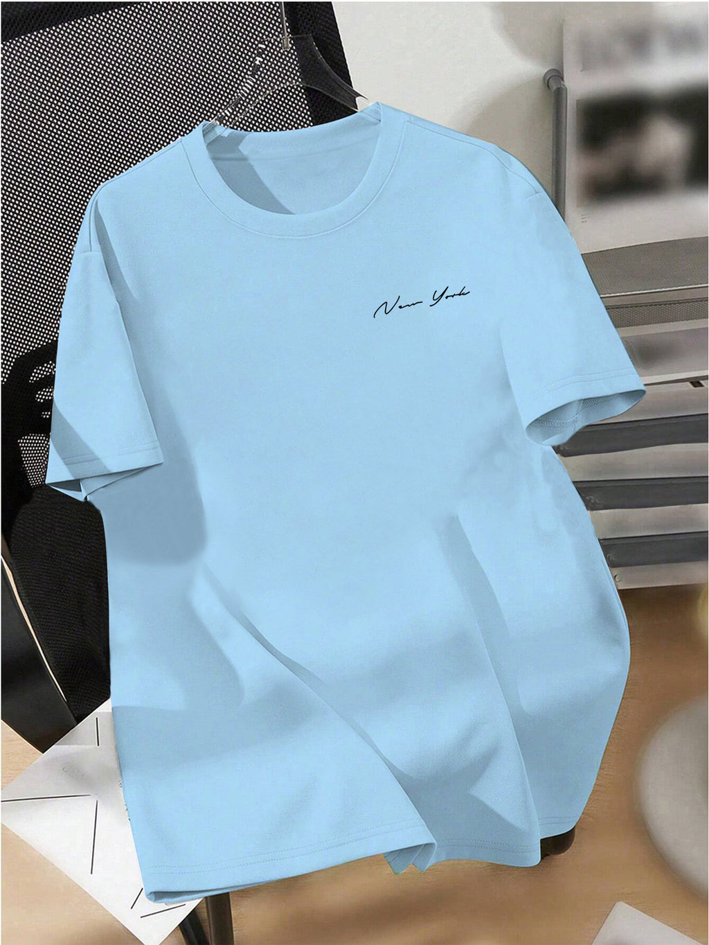 Men' New York Letter Print T-Shirt - Minimalist Round Neck Short Sleeve Tee with, Machine Washable Casual Basic Shirt Suitable for Summer, Office & Casual Attire, Non- Regular Fit for Men - Light Blue