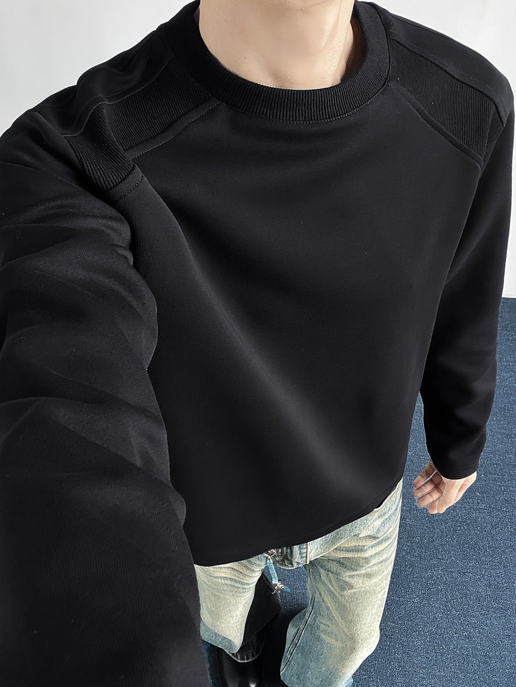 A Men's Fashionable, Trendy, Casual, Simple, and Versatile Crew-neck Long-sleeve T-shirt. Features a Loose Fit, Comfortable Micro-stretch Fabric, and a -blend Material. Suitable for Daily Casual and Commuter Wear - Black
