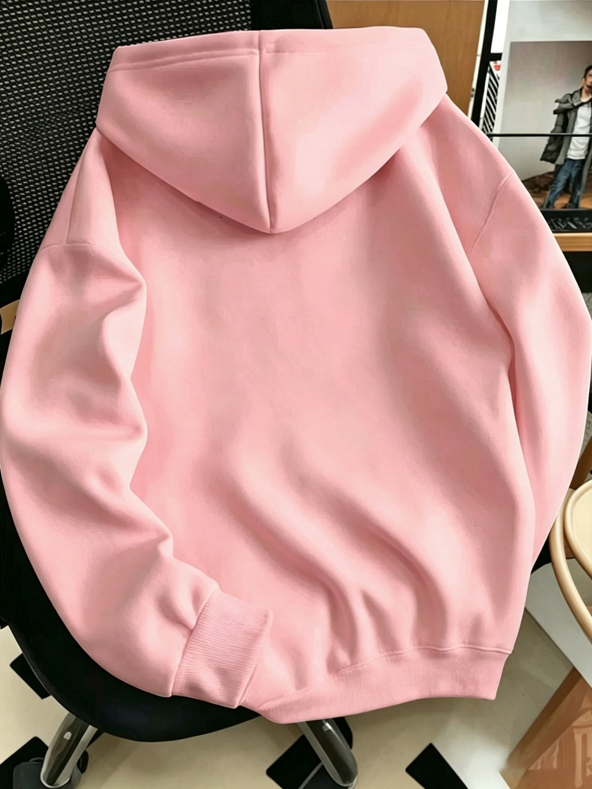 Men's Cursive Handwritten Horizontal Line Decorative Print Hooded Sweatshirt, Simple and Trendy Black Pullover Top for Men - Pink Color