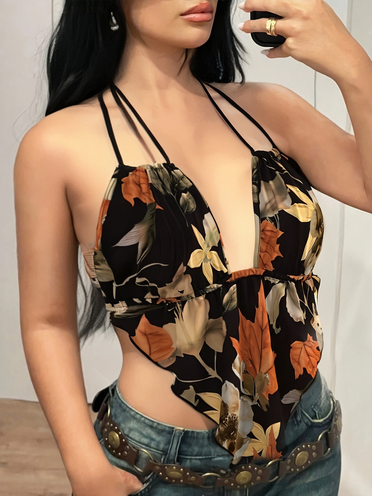 Hawaiian Style Random Printed Maple Leaf Backless Halter Top, Daily Casual Summer Wear Halter Top, Sleeveless V-neck, Irregular Printed Halter Top, Slim Fit, Thin Shoulder Strap, Backless Design Suitable for Summer Casual Wear - Black