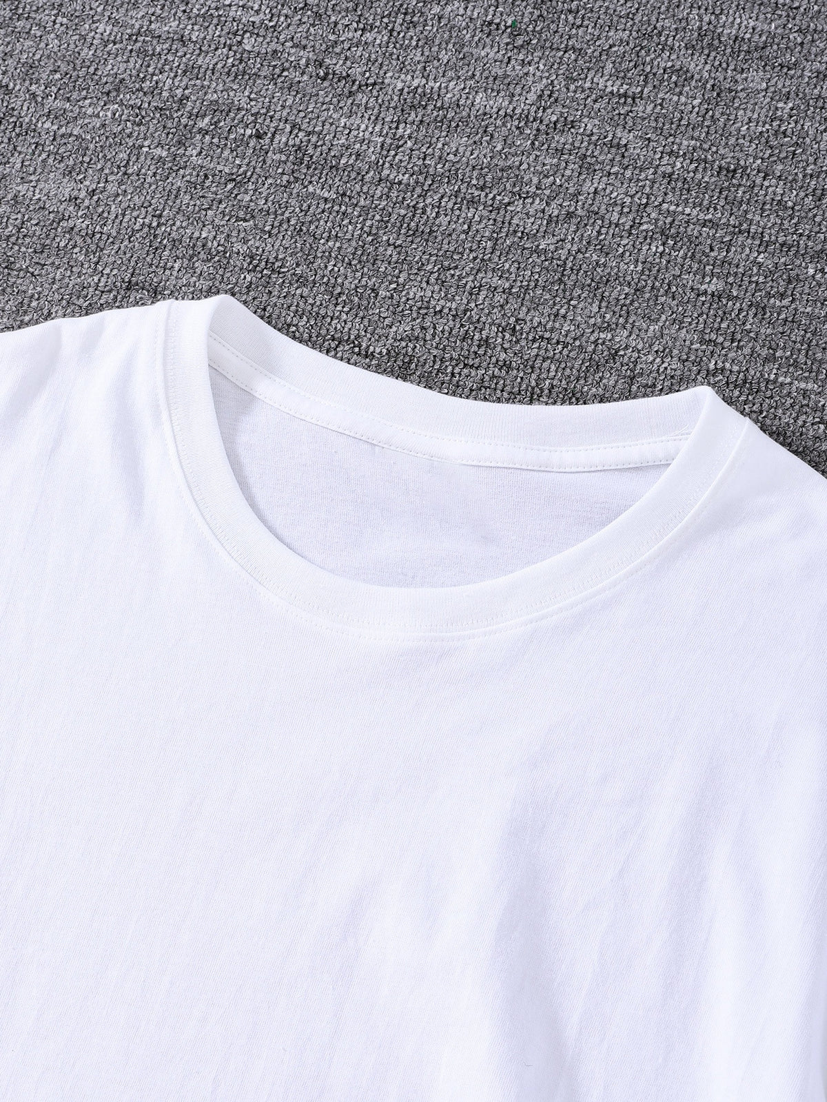 Warner Bros. Officially Licensed Classic Character Arms Open Embracing Print Men'S 100% T-Shirt, American Retro Casual Short Sleeve, Soft And Breathable, Suitable for Daily Use, Fitness, And Outdoor Activities in Summer - White