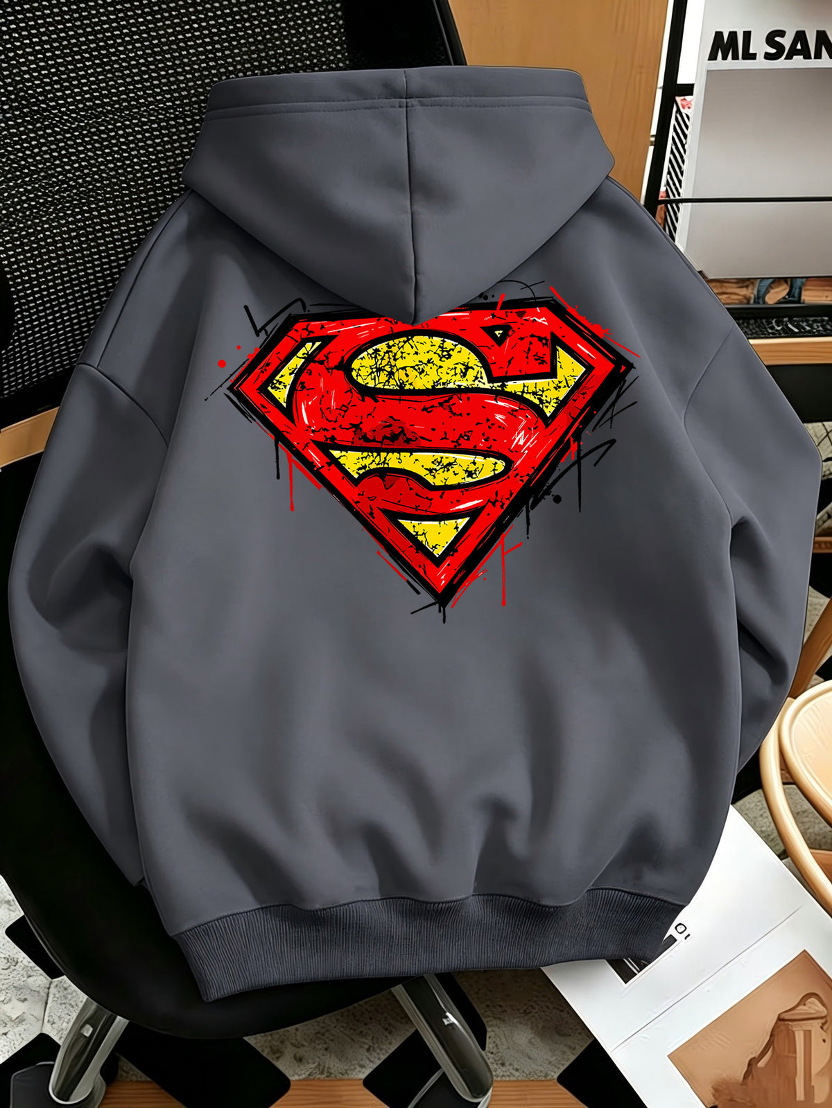 Men'S Fashion Sweatshirt, Retro Distressed Cracked Graffiti Superman Logo Print Design, Men'S Trendy Hoodie Loose Fit, Adjustable Drawstring, Fleece-Lined Sweatshirt Comfortable Fall Winter Wear, Outdoor Sports Casual Trendy Clothing - Dark Gray