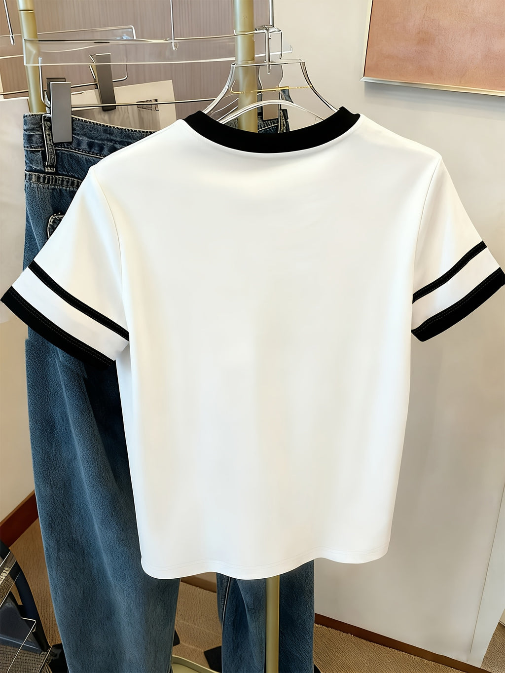 Graphic Print T-Shirt, Short Sleeve Crew Neck Casual Top for Summer And Spring, Women'S Clothing - black in white