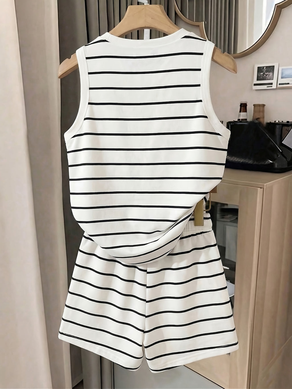 Women's Striped Crew Neck Tank Top and Drawstring Waist Shorts Casual 2pcs Set - White
