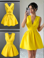 Women'S Romantic Elegant Sexy Wedding Guest Solid Color Cross V-Neck Sleeveless A-Line Mini Dress, Versatile Concert Outfit Design, Suitable for Beach, Party, Spring And Summer Evening Dress Backless Creamy Yellow Short Skirt - Yellow