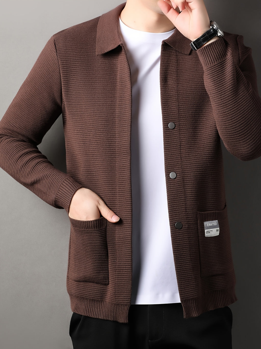 [Whale-Crossing Lan OBM] 1pc Autumn/Winter New Men'S Knit Cardigan, Old Money Style Solid Color Lapel Pocket Button-Front Single-Breasted Cardigan Men'S Business Casual Fashion Button-Front Knit Top, Suitable for Spring, Autumn, Winter Outerwear - Coffee Color