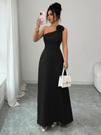New Summer Women's Off-Shoulder Rose-Embellished Long Dress with Waist-Defining Slit, Elegant One-Shoulder Design, Mature Style for Dates and Banquets - Black