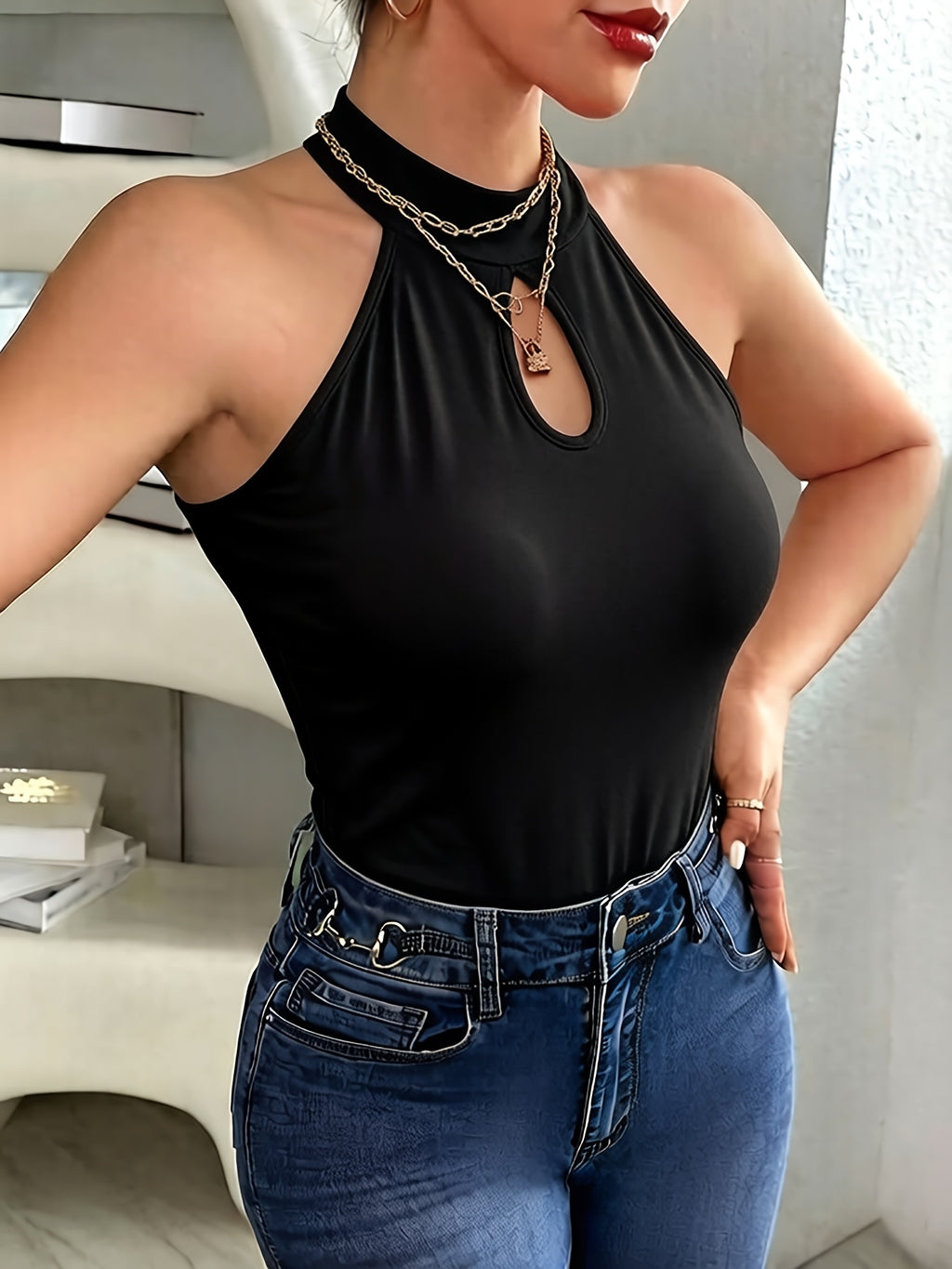 Summer Women's Solid Color Halter Neck Hollow-Out Tank Top, Slim Fit, Versatile, Elegant, and Stylish Sleeveless Top - Black