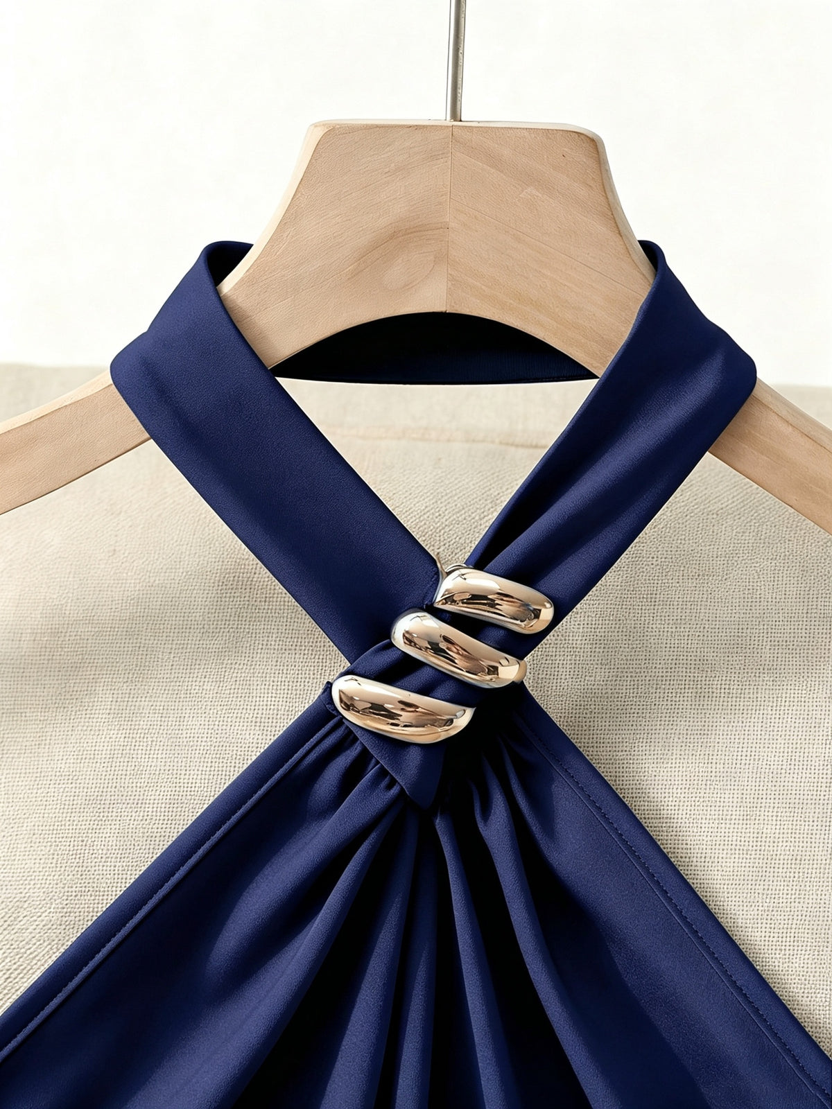 Women'S Solid Color Neckline Exquisite Metal Accessory Halter Slim Off-Shoulder Elegant Asymmetrical Hem Top, Side Waist Cinched Ruched Top, Metal Embellished Button Design, Suitable for Dates, Gatherings, Commuting - Navy Color
