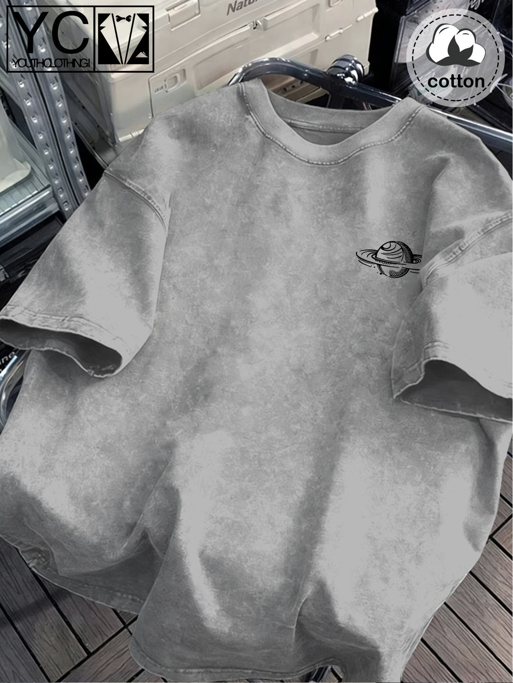 Men's Casual Cosmic Thinker Golden Starry Sky + Thinker Pattern Print T-Shirt, Distressed Washed Denim Vintage Style T-Shirt - Short Sleeve Washed Texture Style, Loose Fit Crew Neck Men's Top with Textured Effect (No Layering/Solid Color) - Grey