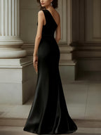 Spring/Summer Women's Elegant One-Shoulder Black and Golden Contrast Evening Gown for Wedding Guests - Color block