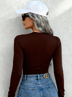 Solid Color Long Sleeve Round Neck Top, Casual Slim-Fit T-Shirt, Essential for Casual Wear and Shopping, Made of Stretch Fabric, Machine Washable Base Layer Shirt Suitable for All Seasons - Coffee Color