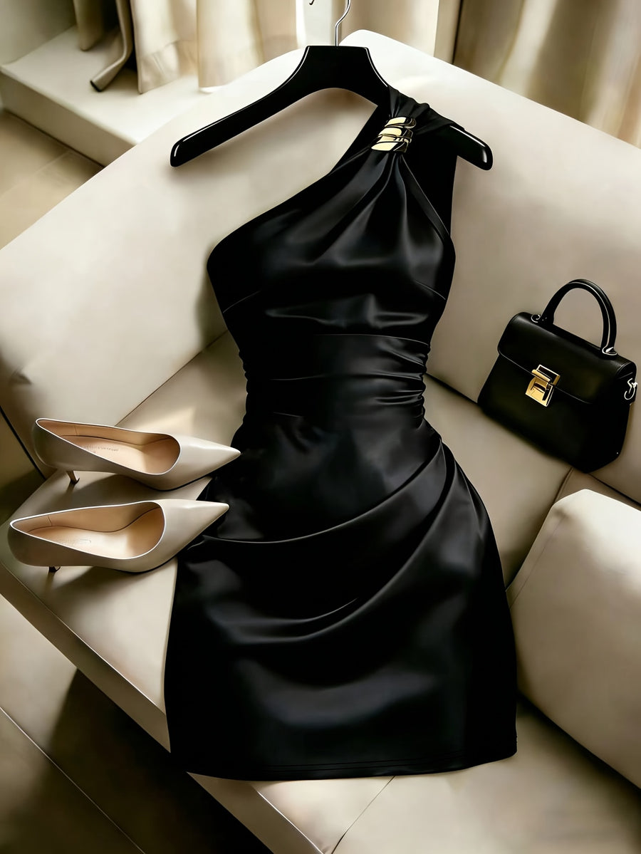 High-end Solid Color Satin One-Shoulder Dress with Metal Buckle, Side Pleats for Waist Definition, Summer Y2K Evening Party Temperament Fitted Mini Skirt - Black
