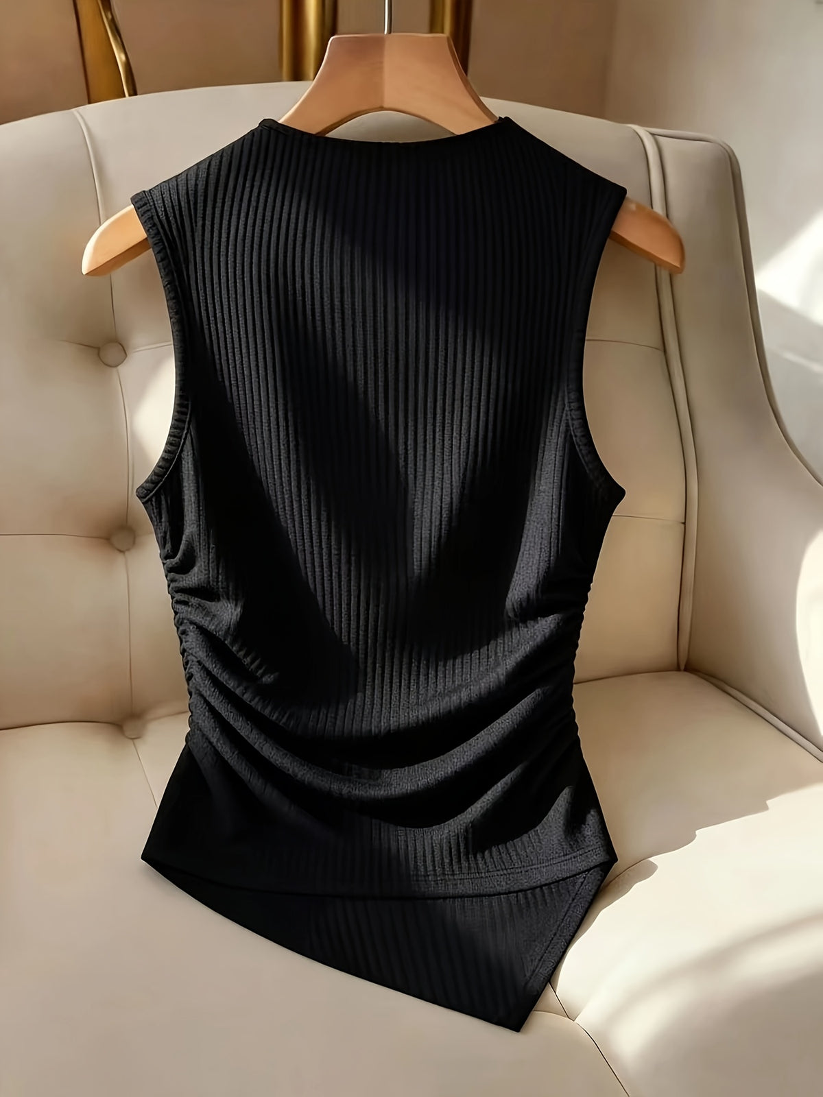 Women'S Summer Casual Top, Slant Collar Metallic Button Ribbed Versatile Temperament Women'S Top, Slant Collar Sleeveless Design with Metallic Button Embellishment And Side Ruching And Irregular Hem, Ribbed Texture, Temperament Commuter Style - Black