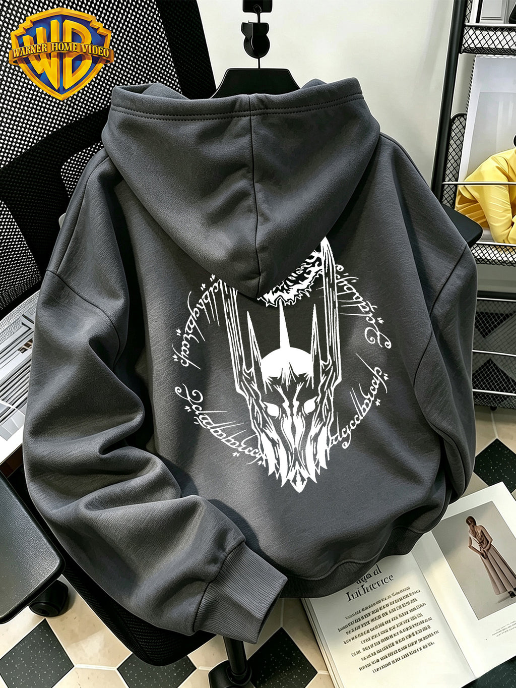 Authorized by Warner Bros., 2026 New Soren Helmet with White Line Print, Men'S Hoodie, Hooded Sweatshirt, Kangaroo Pocket And Drawstring Hat, Suitable for Daily And Outdoor Sports Wear, Autumn And Winter Warm Jacket, Fashionable Jacket - Dark Gray