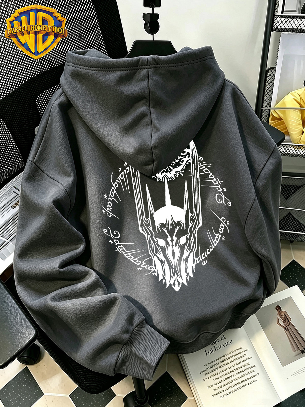 Authorized by Warner Bros., 2026 New Soren Helmet with White Line Print, Men'S Hoodie, Hooded Sweatshirt, Kangaroo Pocket And Drawstring Hat, Suitable for Daily And Outdoor Sports Wear, Autumn And Winter Warm Jacket, Fashionable Jacket - Dark Gray