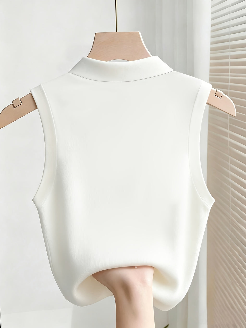 Elegant and Stylish New Spring/summer Women's Polo Collar Floral Print Waist-cinching Slim-fit Design Statement Short Casual Versatile Sleeveless Tank Top - White