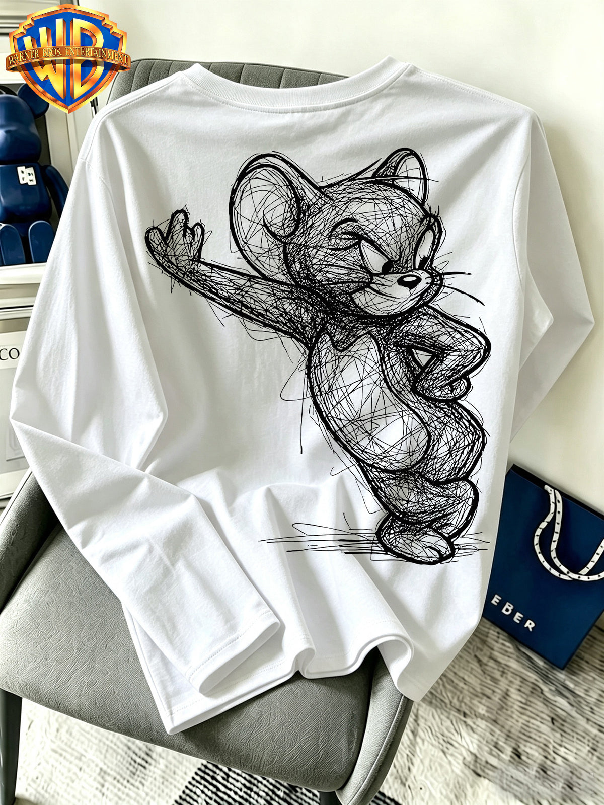 Official Warner Bros. Merchandise - Men'S Versatile Pure Long-Sleeve Top with Black And White Hand-Drawn Character Line-Art Print; Suitable for Spring And Autumn, Casual Streetwear Piece Perfect for Daily Wear, Leisure, Or Gifting - White