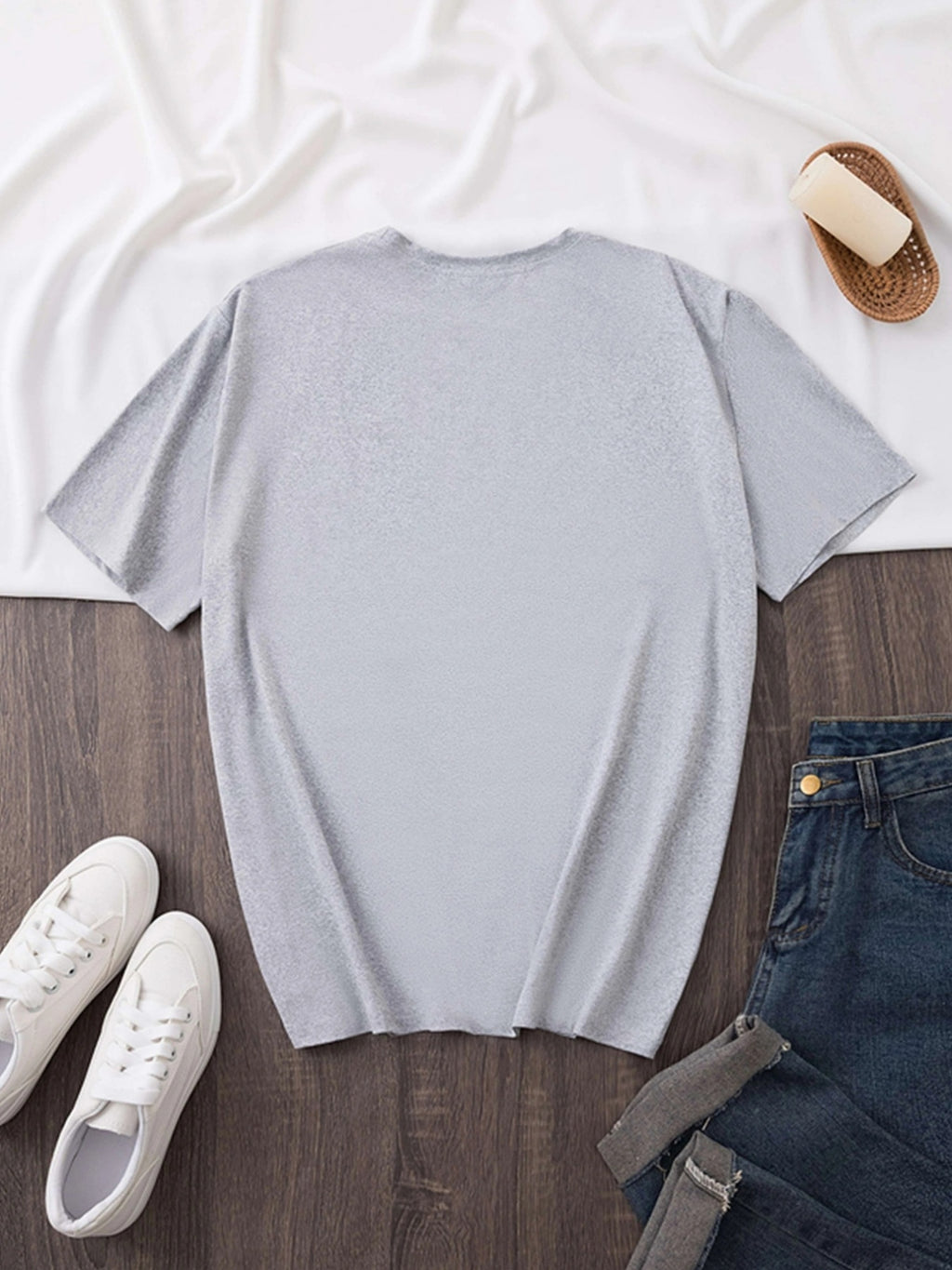 A Very Trendy Solid-color Women's Fashion T-shirt That Is Perfect for Spring and Summer, and Versatile Enough for All Seasons and All Body Types! - Light Grey