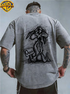 Warner Bros. Officially Authorized Kneeling Coyotes Holding Ouch Print Retro Washed Distressed Short Sleeve T-Shirt for Men And Women, Machine Washable Daily Commuting Outdoor Sports Casual Top - Grey