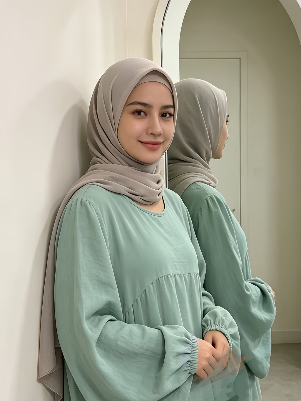 Modest Gathered Waist Maxi Dress, Loose Fit Balloon Long Sleeve Dress with Elastic Cuffs for Daily Wear - Light Green