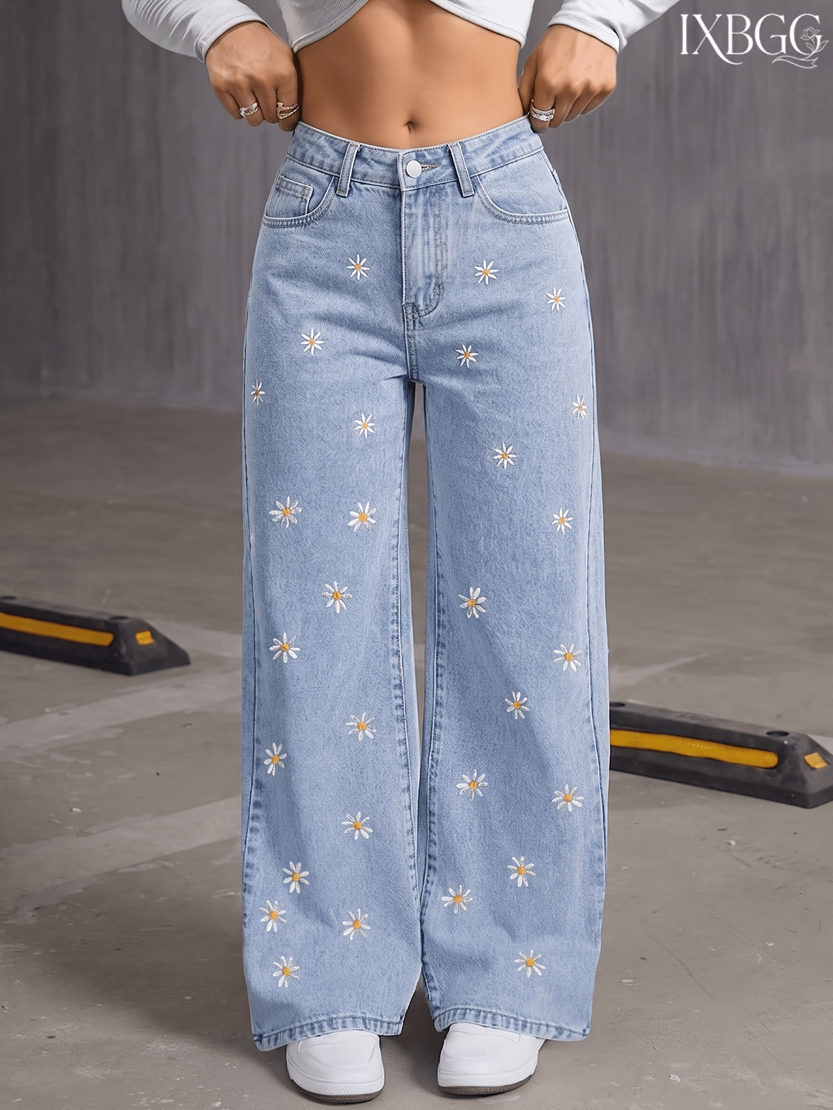 Vintage Washed Blue Floral Embroidered Loose Wide-Leg Straight-Leg Jeans, Fashionable Casual Spring/Summer Style - Light Blue