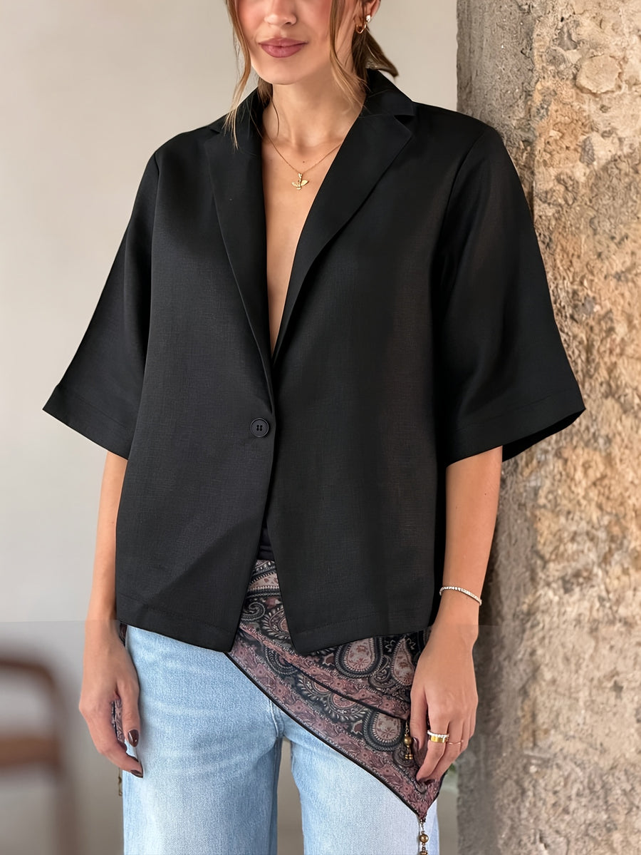 Women's Black Notched Lapel Half-sleeve Blazer, Regular Length, Cropped Design for a Stylish Look, Featuring a Delicate Single-button Detail, Suitable for the Office, Casual Wear, and Daily Outfits - Black