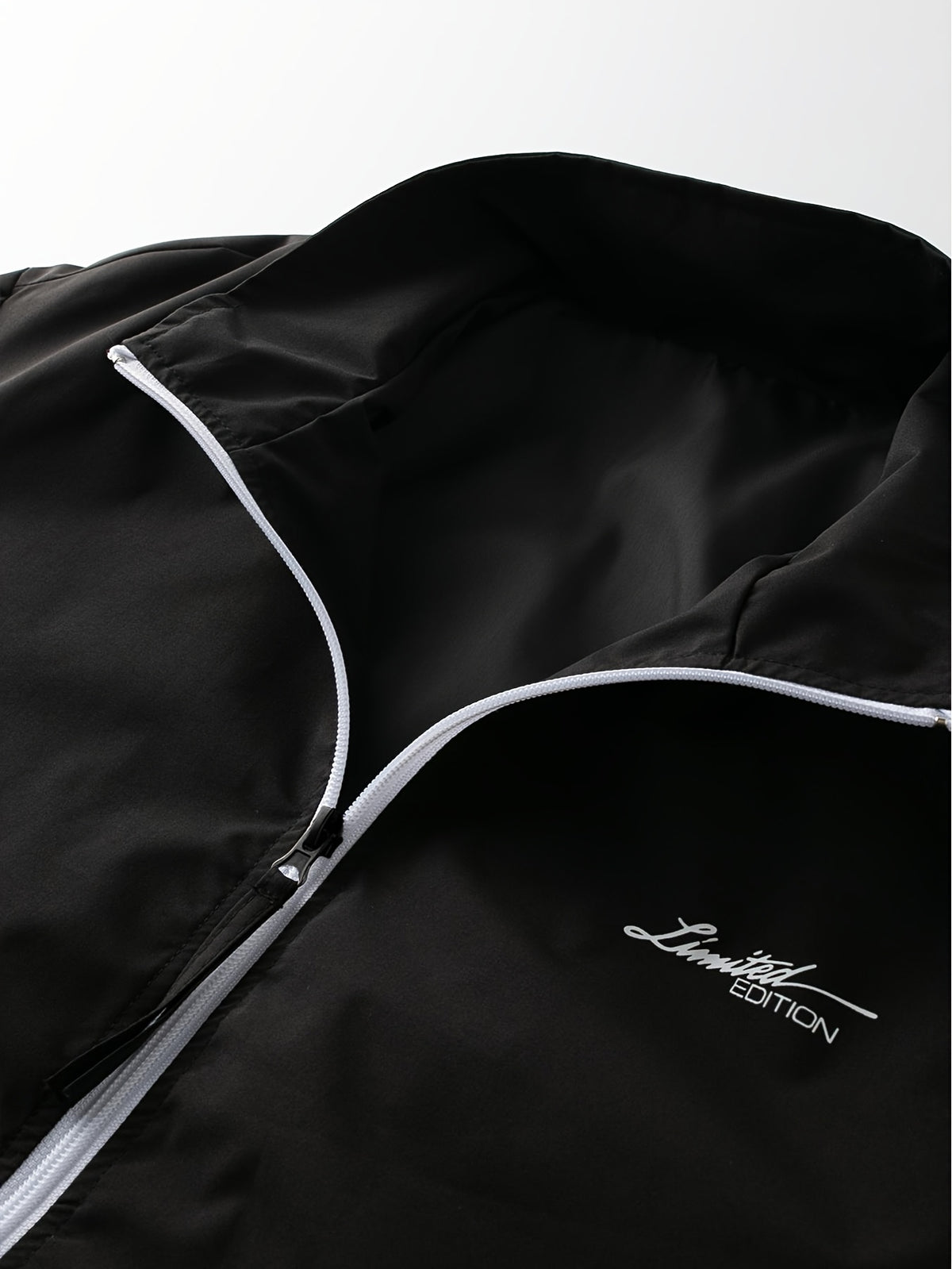 Men'S Sports Casual Jacket with a Contrasting Zipper Design And Print Details, Model JK5653 - Black