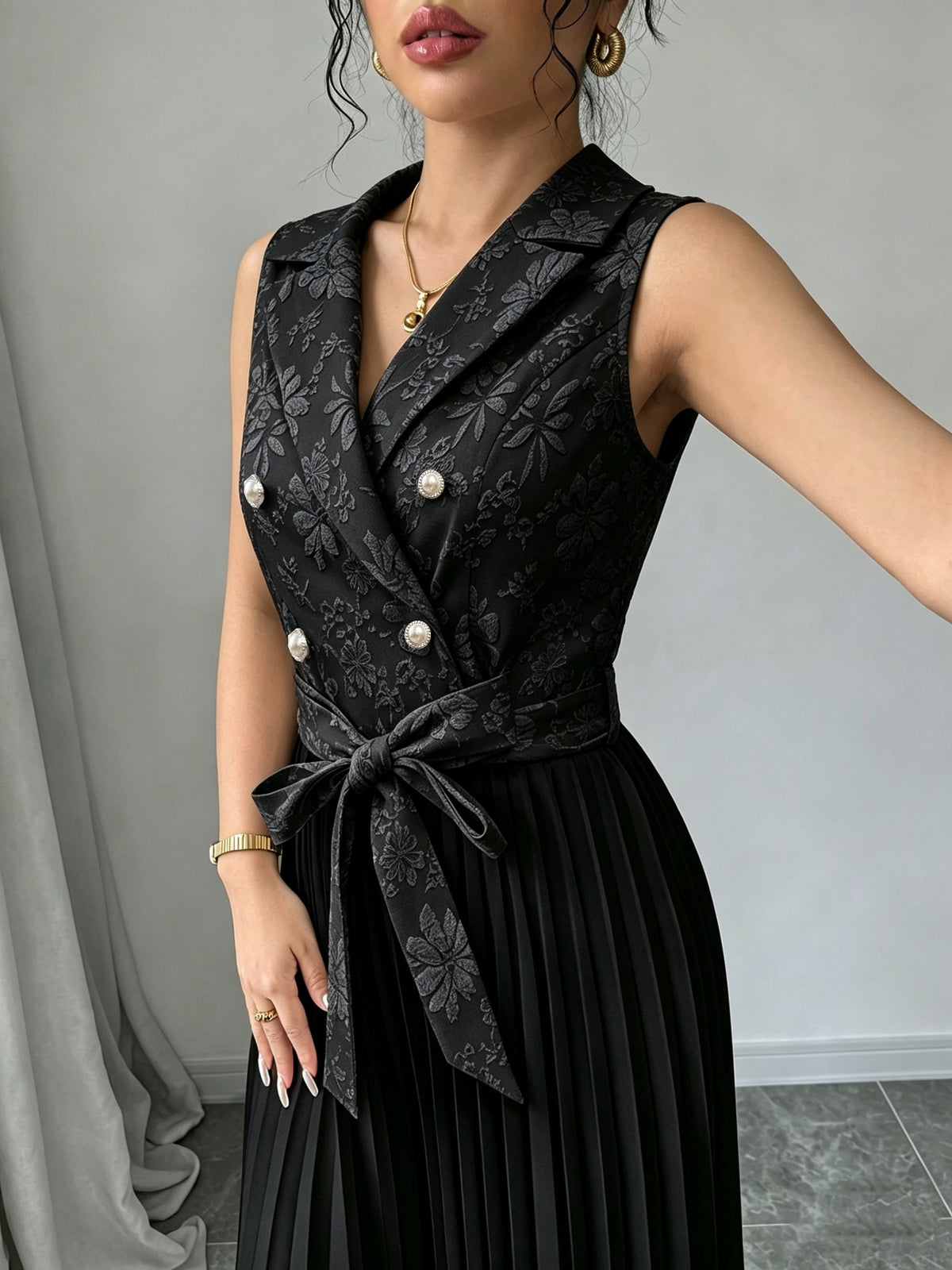 Women's Elegant and Stylish Commuter Brocade Sleeveless Double-Breasted Notched Lapel Waist-Cinching Pleated Pants Jumpsuit for Autumn/Winter - Black
