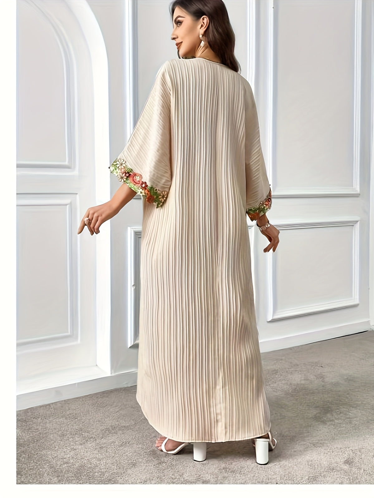 Elegant Women'S Maxi Abaya with Batwing Sleeves & Contrast Lace Detail - Loose Fit, Solid Color, Intricate Embroidery, Polyester, Perfect for Summer - Beige