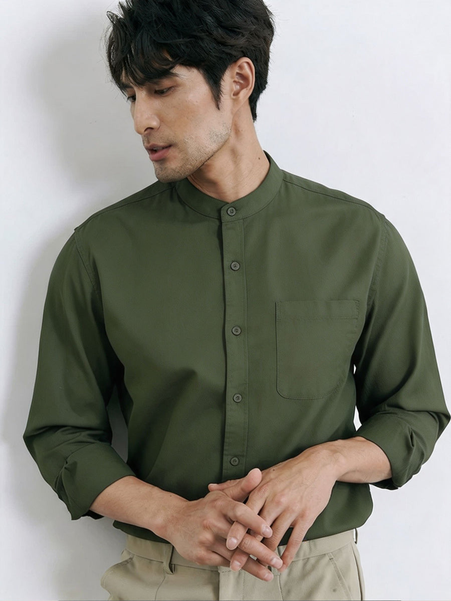 Spring And Autumn Men'S Stand-Collar Long Sleeve Shirt, Retro Solid Color Loose Shirt, Casual Commute Versatile Top, Spring And Autumn Shirt, Retro Basic Style Shirt, Commute Men'S Wear, Easy Versatile Shirt, Chinese Collar Long Sleeve Shirt - Military Green