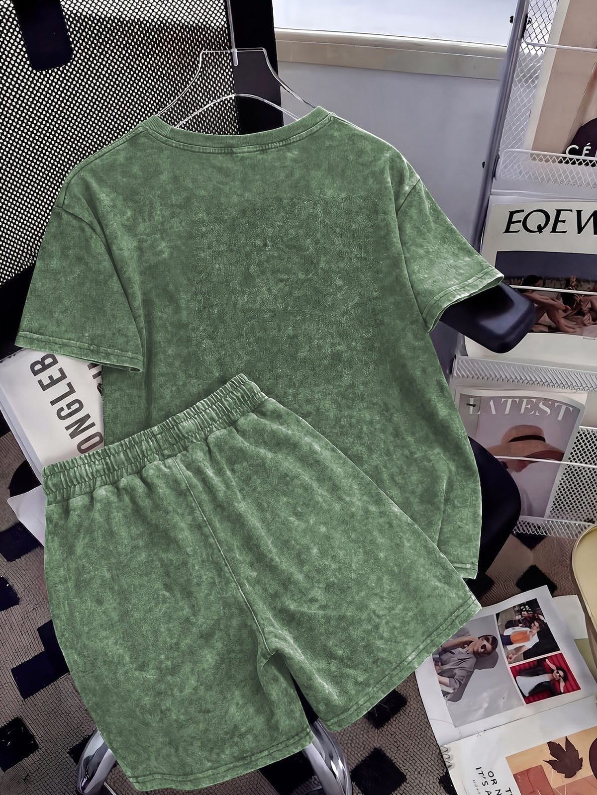 Summer Trendy Distressed Washed Short Sleeve Shorts Drawstring Women's Set, Minimalist Mountain Peak Line Drawing Print, Minimalist Outdoor Style, Artistic and Fresh Style, Forest-Inspired Natural Style, Comfortable for Hot Weather - Green