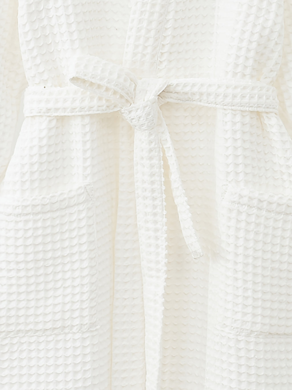 A 100% Waffle- Hooded Bathrobe with Quick-absorbing and Excellent Warmth Properties, Ideal for Bathing, Swimming, and Vacation Wear. Suitable for Sleeping. Features a Very Loose Fit. Perfect as a Holiday Gift for Family, Friends, or Partners - White