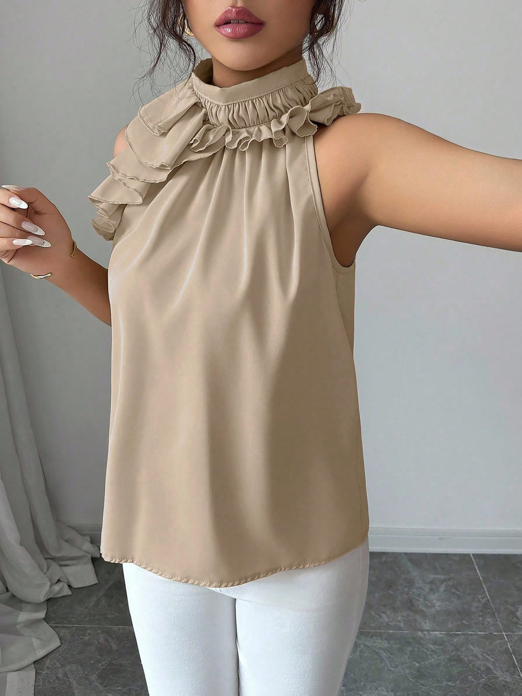Fashionable Office Women's Solid Color Halter Top, Versatile Pleated Halter for Daily Gatherings, Sleeveless Top Suitable for Spring and Autumn, Standard Size Women's Top - Apricot