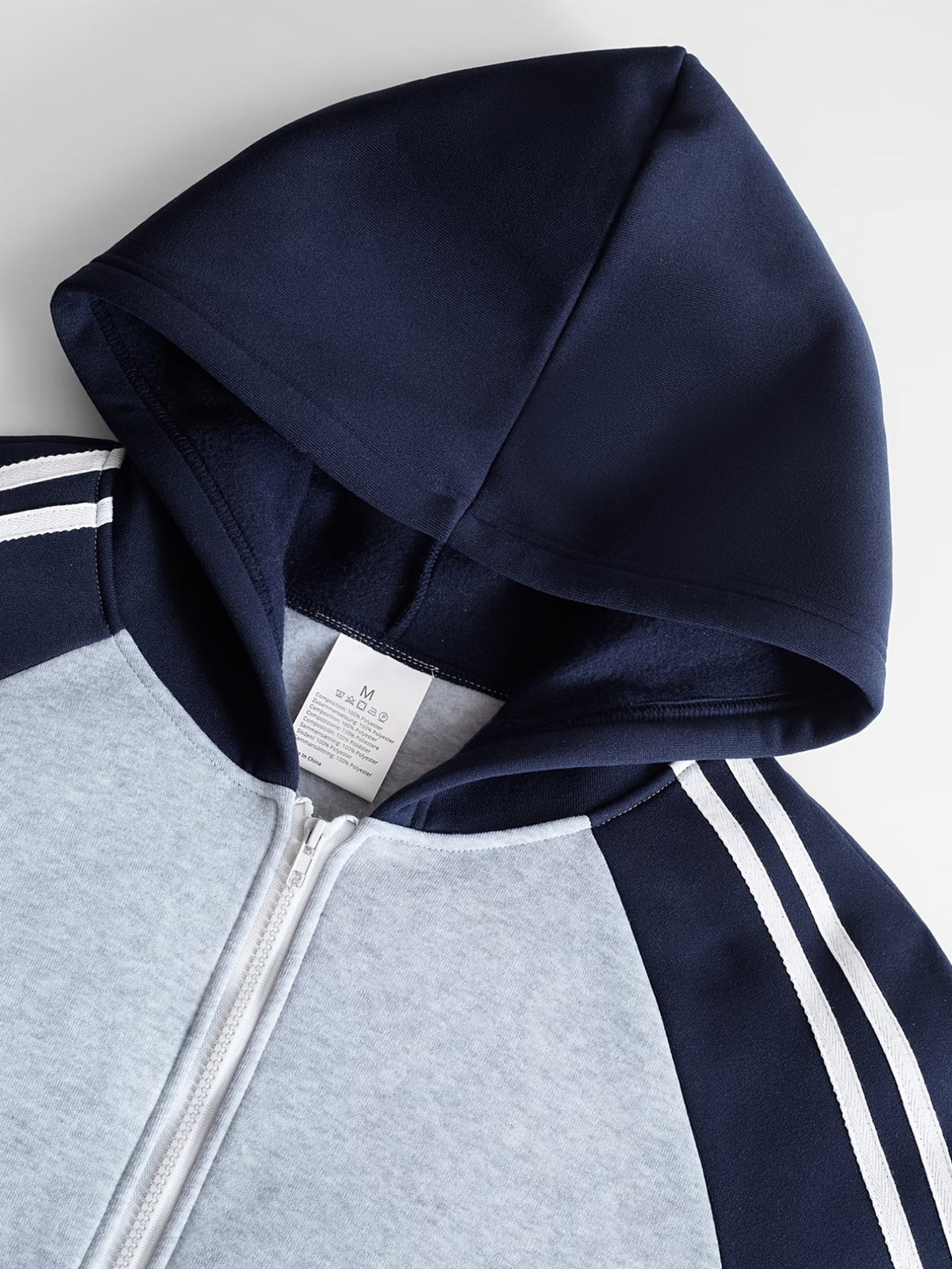 Basic Men's Hooded Sweatshirt Cardigan, Made of Comfortable, Skin-friendly Polyester That Resists Deformation. Features a Raglan Sleeve Design with Dual Side Stripes, a Full-zip Front Placket, and Large-capacity Side Pockets. The Loose, Casual Winter - Light Twist Gray