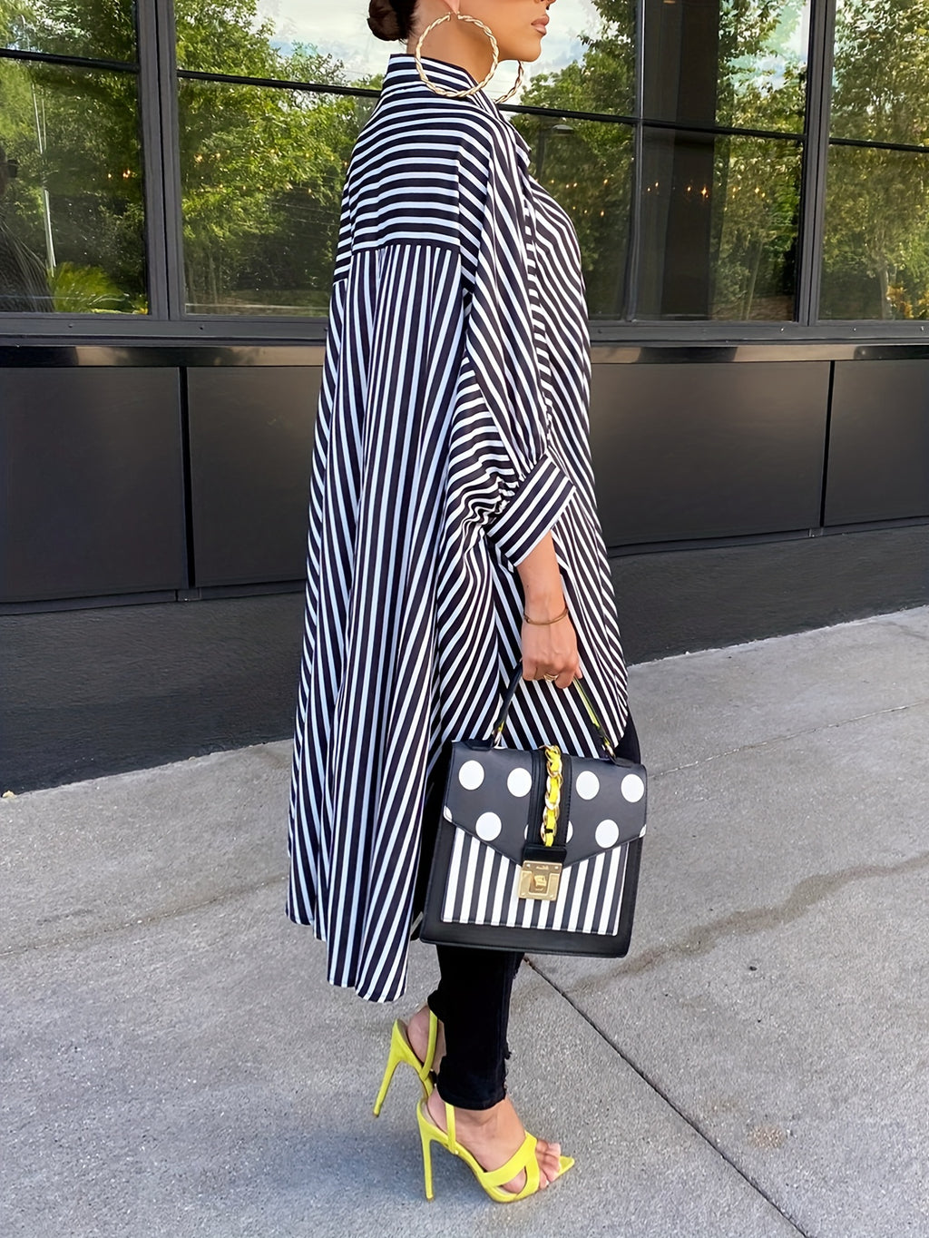 Women'S Striped Print Front Short Back Long Casual Long Sleeve Shirt - Black And White Color