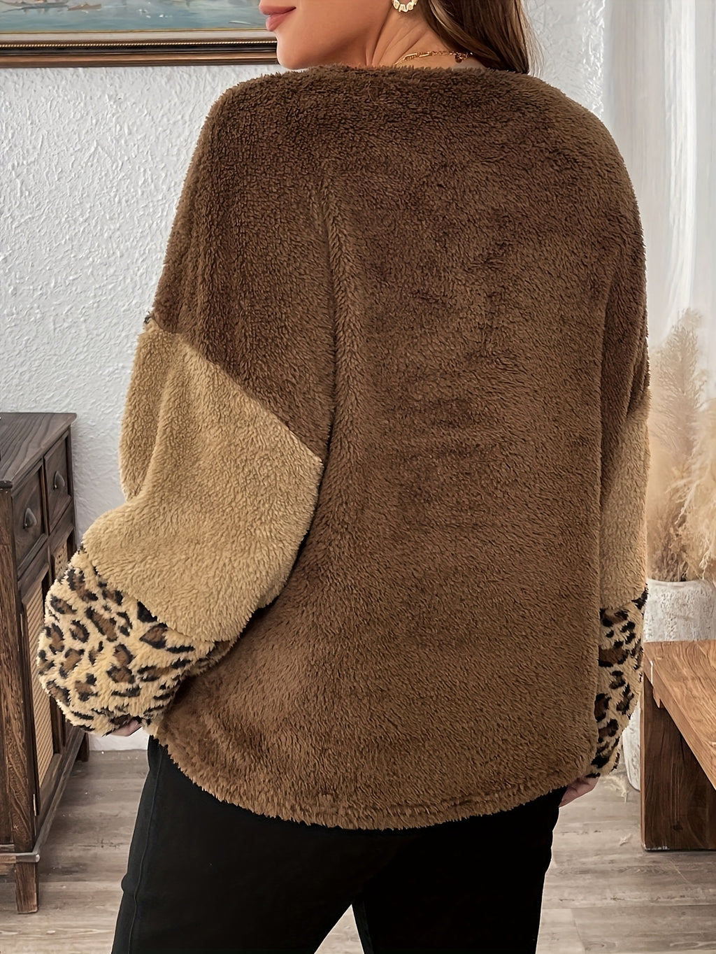 Women's Leopard Print Color Block Plush Sweatshirt - Soft Long Sleeve Round Neck Pullover, Machine Washable Fall Winter Fashion Top with Relaxed Fit & Cozy Warmth, Classic Sweater for Ladies, Comfortable Wear - Dark Brown