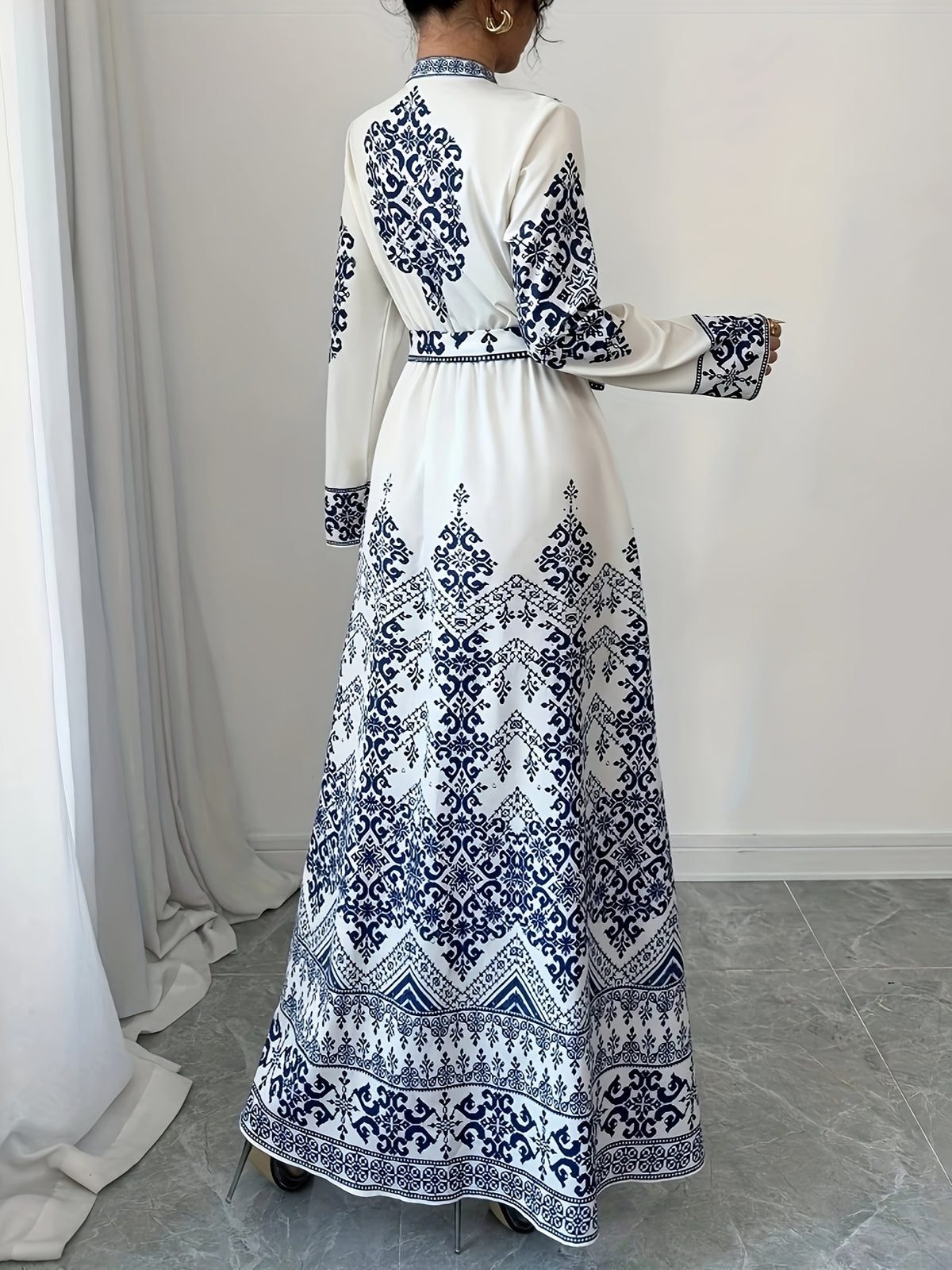 Retro Ethnic Style Long-Sleeve Printed Dress with Ties, Featuring an Elegant Long Design - Blue